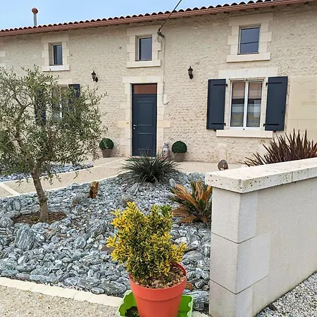 乡村民宿 Charentais Avec Piscine, Terrasse, Et Peche - Confort Moderne Et Charme Rural - Fr-1-653-87