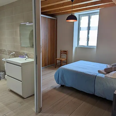 Charentais Avec Piscine, Terrasse, Et Peche - Confort Moderne Et Charme Rural - Fr-1-653-87 *