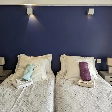 Charentais Avec Piscine, Terrasse, Et Peche - Confort Moderne Et Charme Rural - Fr-1-653-87 *