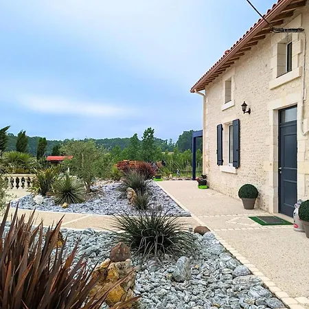 度假居 Charentais Avec Piscine, Terrasse, Et Peche - Confort Moderne Et Charme Rural - Fr-1-653-87 *