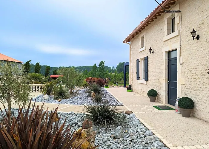 Casa vacanze Charentais Avec Piscine, Terrasse, Et Peche - Confort Moderne Et Charme Rural - Fr-1-653-87 *