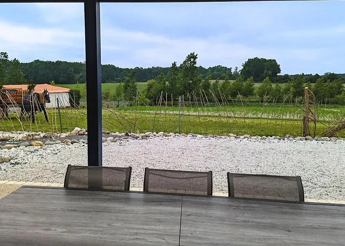 Charentais Avec Piscine, Terrasse, Et Peche - Confort Moderne Et Charme Rural - Fr-1-653-87 *